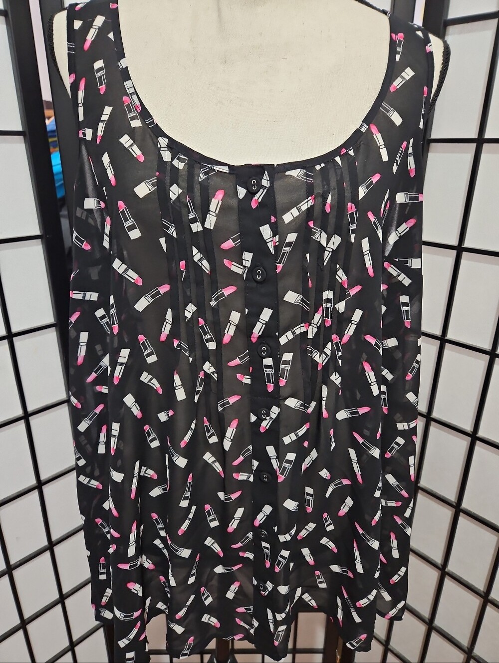 Torrid 2X Black Chiffon Lipstick Print Sleeveless Button Front Top